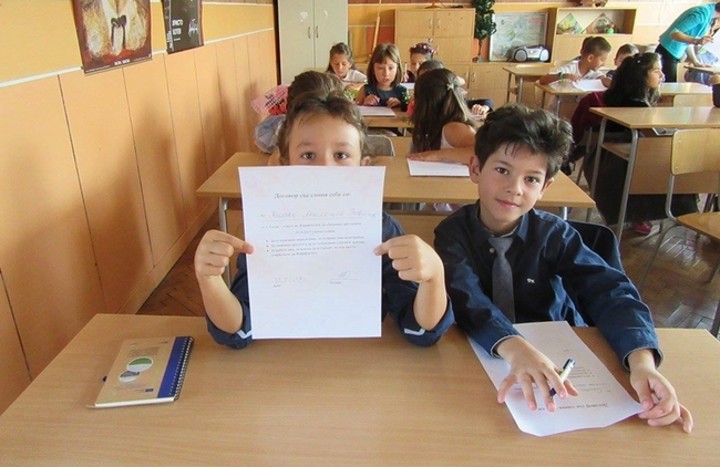 Позитивни истории: Ученици във 2-ри клас подписаха договор със себе си