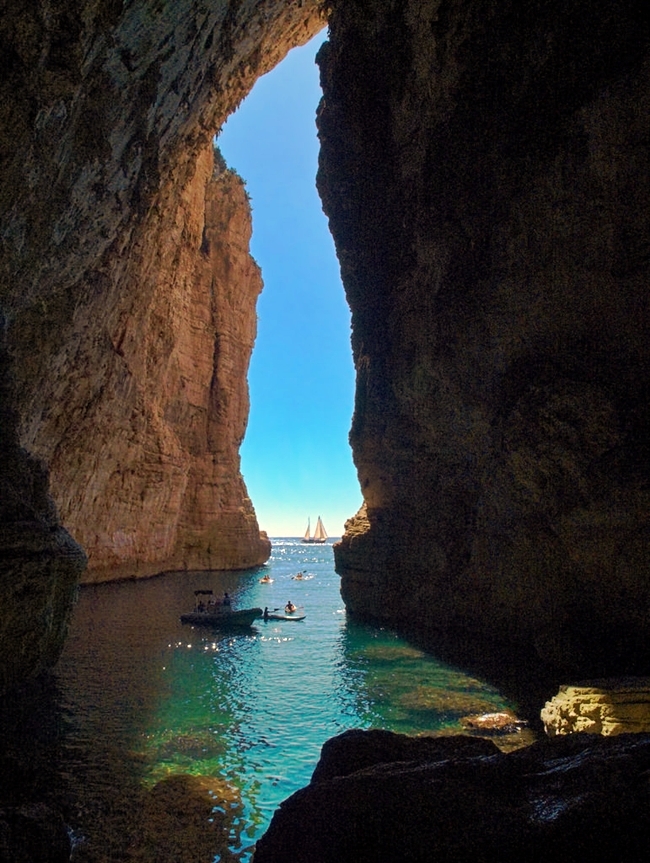 Разцепената планина и Турската пещера в Гаета (Италия)