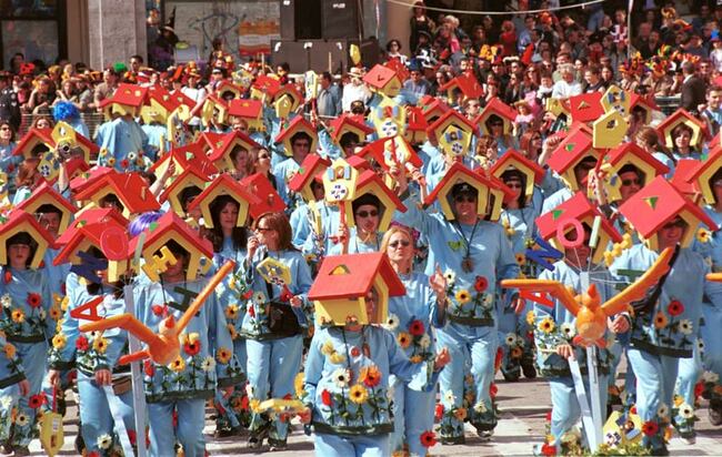 Започва карнавалът в Патра, Гърция