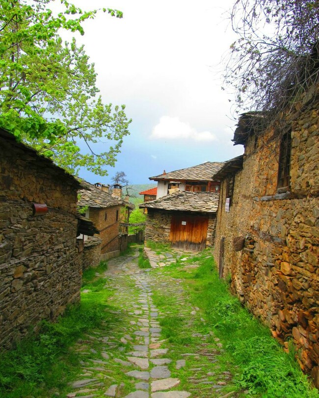 Село Лещен - където започва животът