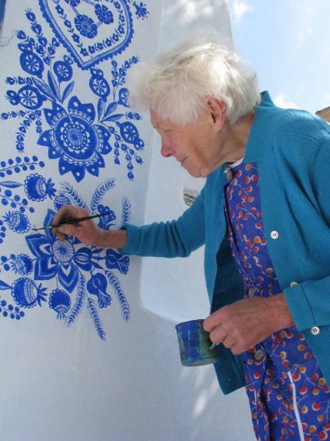 90-годишната баба рисува къщи в Чехия