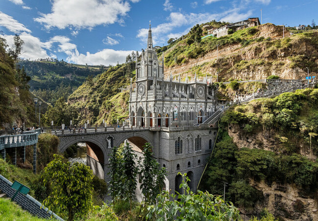 Чудотворната църква на Света Богородица в Колумбия