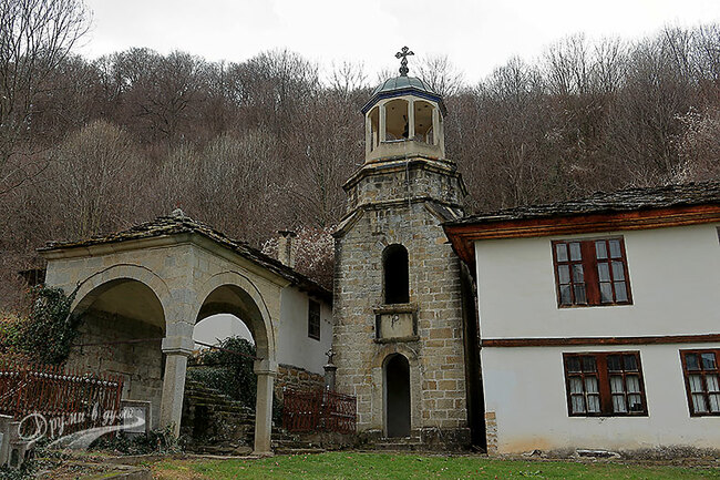 Батошевските манастири – две стари български светини в полите на Балкана