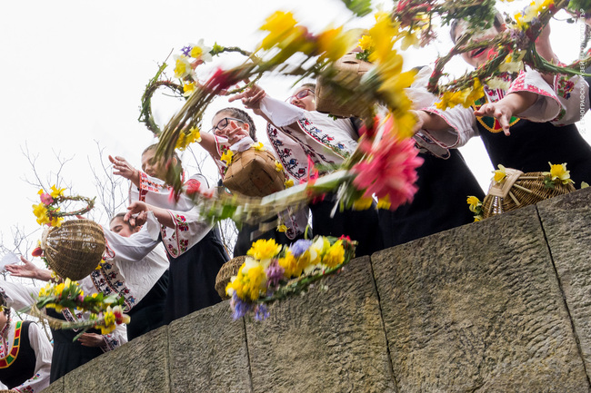Лазарки възкресяват традициите в „Етъра” (снимки)