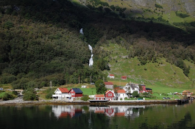 Искате да опознаете Норвегия? Посетете китния Флам!