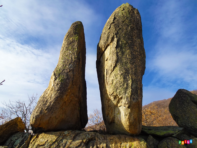 Правите камъни – скални мистерии край с. Розовец (фотопис)