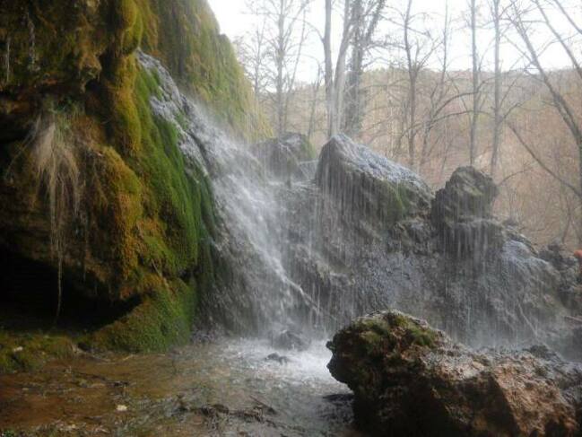 На разходка до Смоличанския водопад (видео)