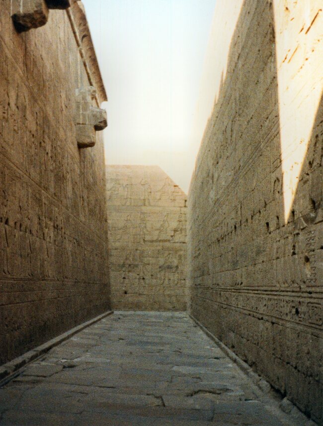 Забележителният храм на Хор в Египет