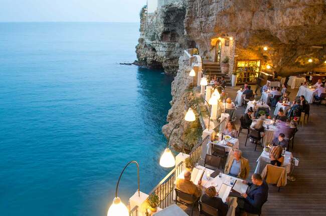 Морският ресторант в пещера в Италия