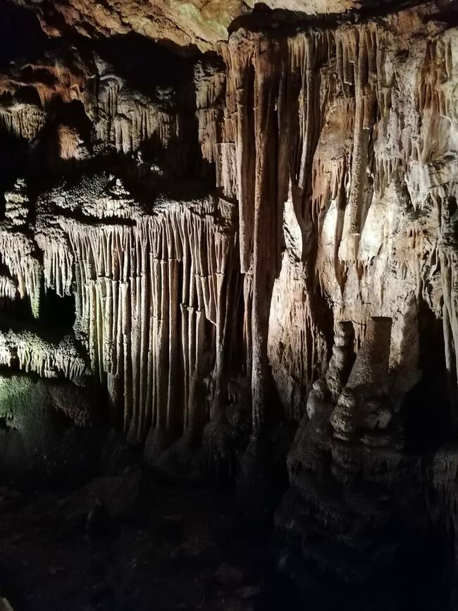 Съевата дупка - една от най-красивите пещери в България