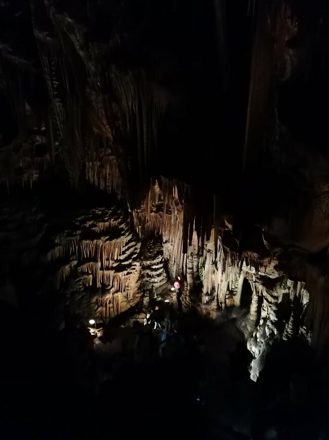 Съевата дупка - една от най-красивите пещери в България
