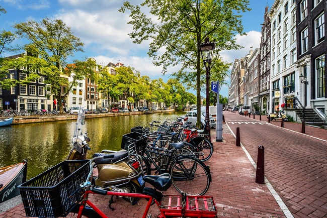 Париж срещу Амстердам: Как да изберем между двете?