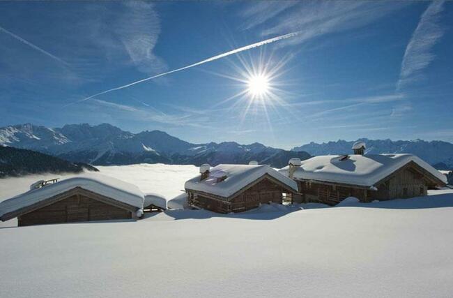 Хотел в Швейцарските Алпи, уютен като планинска хижа