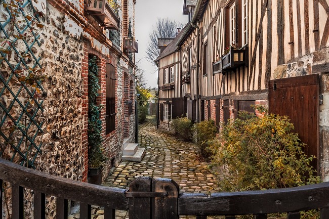 Още топ 5 на красивите стари градове и села във Франция