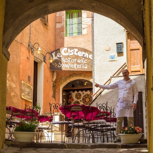 Кастелсардо, Италия – изгуби се в това цветно градче от мечтите