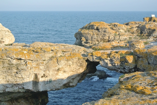 Тюленово – целувка на скалите и морските вълни