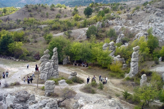 Каменните кукли в Македония – легенда за Веселата сватба