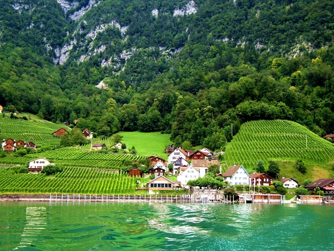 Езерото Вален – музика и швейцарски тропици