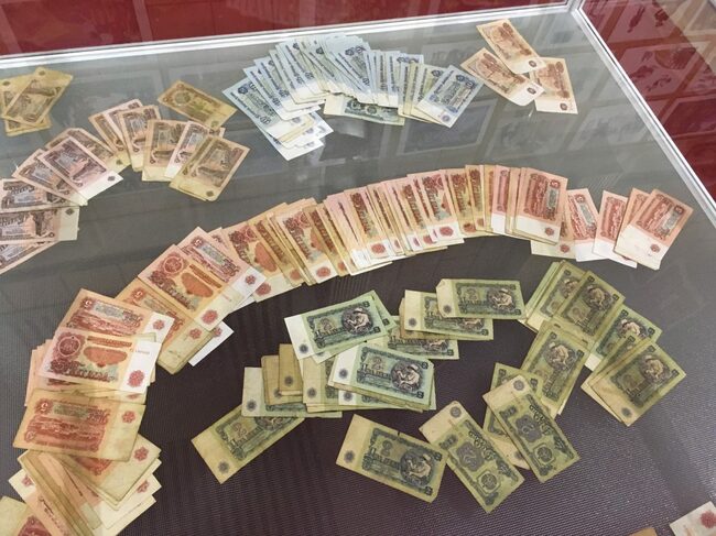 Музей с автомобилите от социализма в Пещера Музей с автомобилите от социализма в Пещера