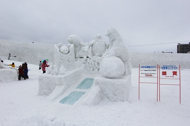Зимен фестивал на снежните скулптури в Япония