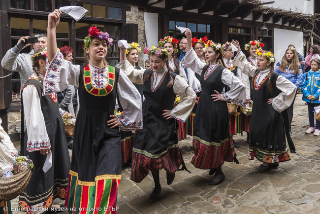 Красотата на етърските лазарки