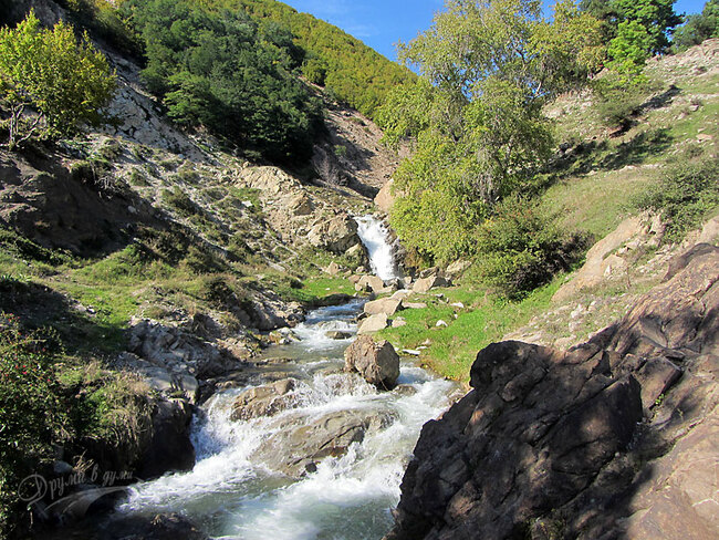 10 лесно достъпни водопада в България