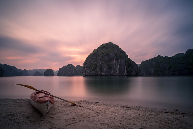 Ха Лонг Бей - застрашеното райско кътче на Виетнам