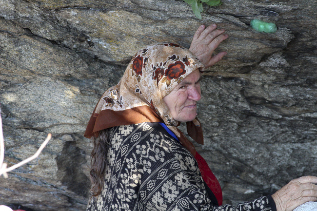 Пътешествие до с. Крибул, баба Юлия и магическата скала "Провирачката"