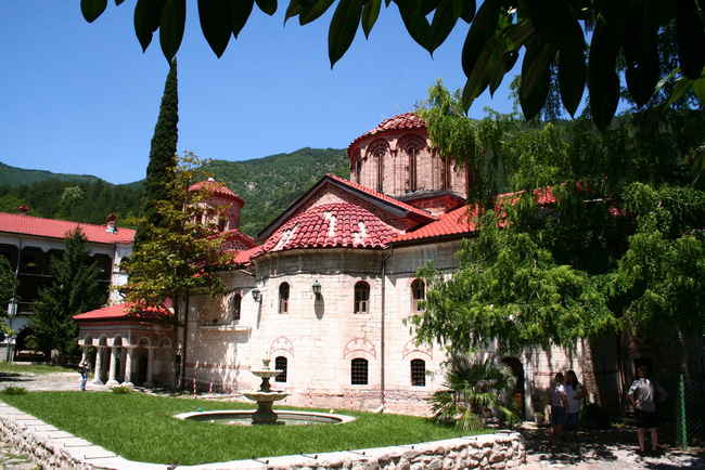 Уикенд разходка: Бачковски манастир, Асенова крепост и още