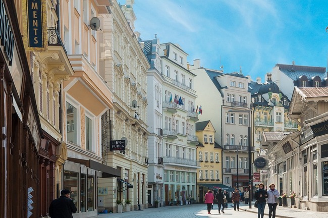 Карлови Вари – здравен и културен туризъм в едно