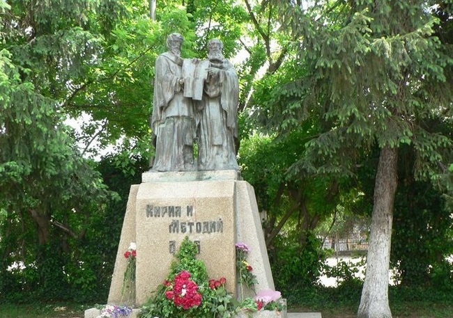 Най-внушителните паметници на Св.Св. Кирил и Методий в България