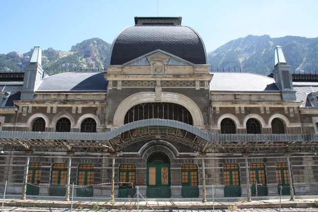 Необичайната история на испанската гара Необичайната история на испанската гара
