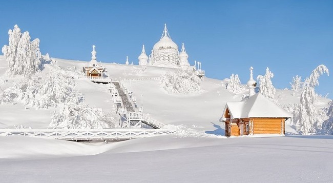 Руският манастир на върха на Белите планини
