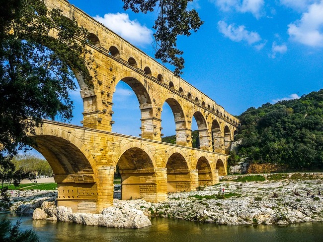 Ним – наследството на Римската империя във Франция