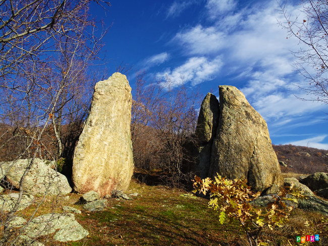 Правите камъни – скални мистерии край с. Розовец (фотопис)