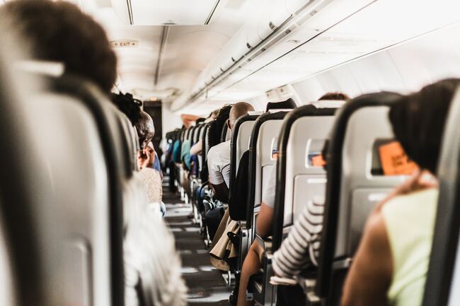 10 вещи за по-комфортно пътуване в самолета