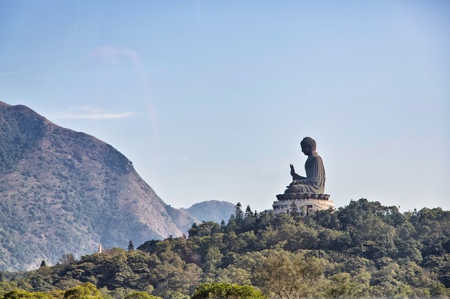 Къде можете да видите 34-метров седящ Буда?