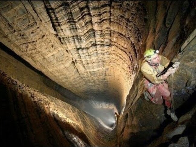 Коя е най-дълбоката пещера в света?