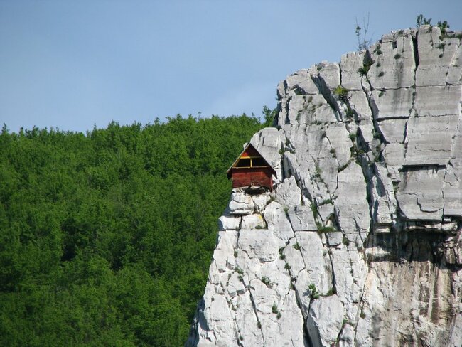 Местата в България, които ни учудват и вдъхновяват