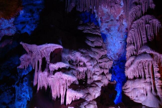 Пещерата “Венеца” – феерия от форми и цветове