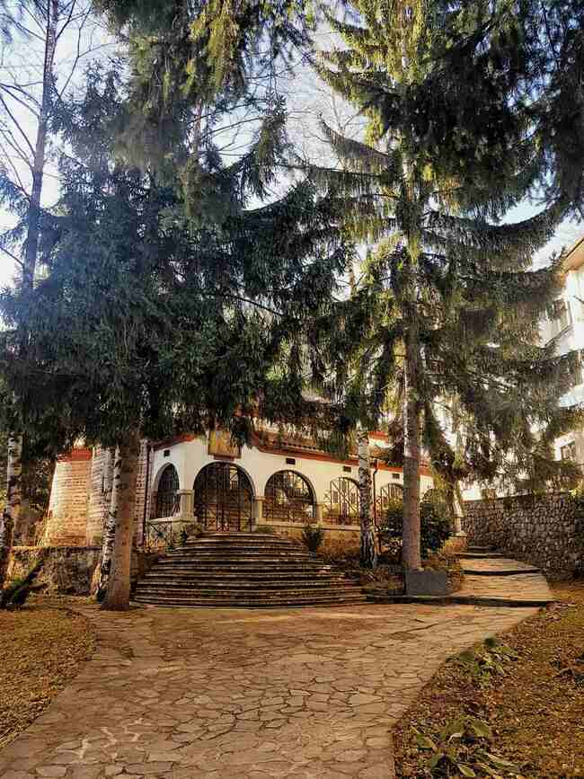 Драгалевски манастир - бързо бягство от София