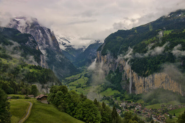 Лаутербрунската долина и вдъхновяващите водопади