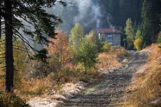 „По билото на Балкана” – планински туризъм за заети хора „По билото на Балкана” – планински туризъм за заети хора