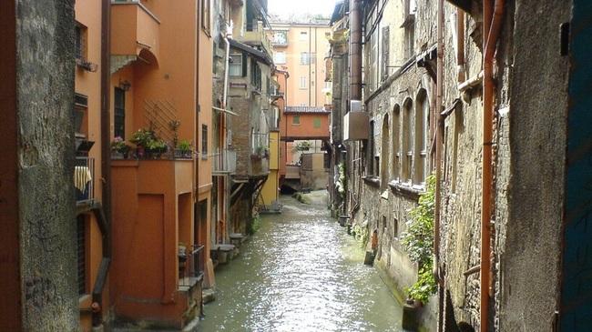 Разходете се из Болоня, Италия