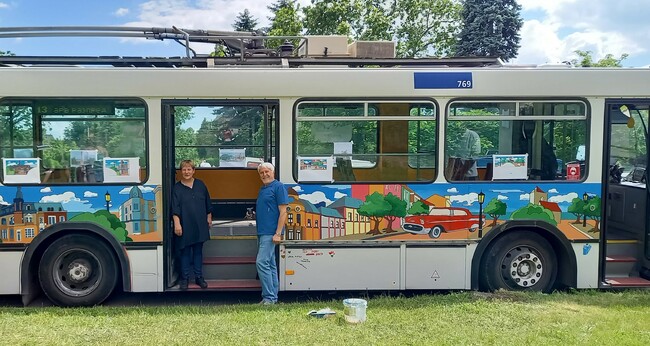 Произведение на изкуството вози пътници в Русе Произведение на изкуството вози пътници в Русе