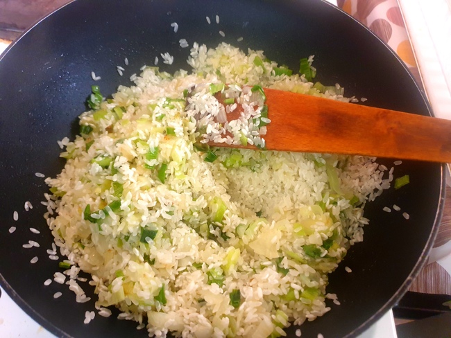 Кулинарни пътешествия: Бърза и лесна рецепта на баба за ориз с праз