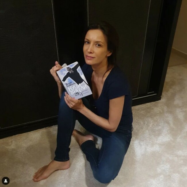 Яна Маринова - Може да направиш дъвка, но я направи такава, че след 200 години да говорят за нея! Яна Маринова - Може да направиш дъвка, но я направи такава, че след 200 години да говорят за нея!