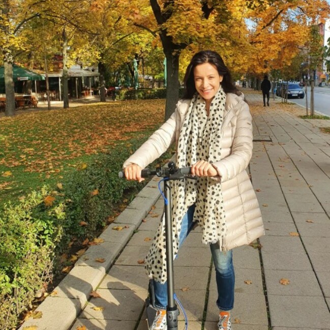Яна Маринова - Може да направиш дъвка, но я направи такава, че след 200 години да говорят за нея! Яна Маринова - Може да направиш дъвка, но я направи такава, че след 200 години да говорят за нея!