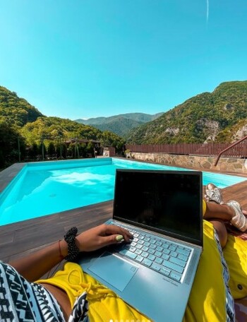 Катерина Николич за професията травъл влогър и как посети 41 държави за 25 години