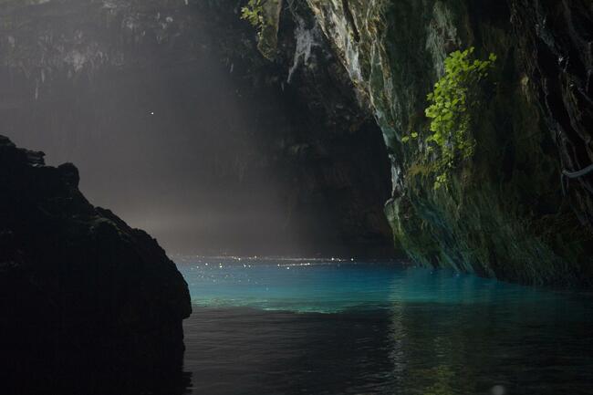 Великолепното езеро в пещерата Мелисани, Гърция